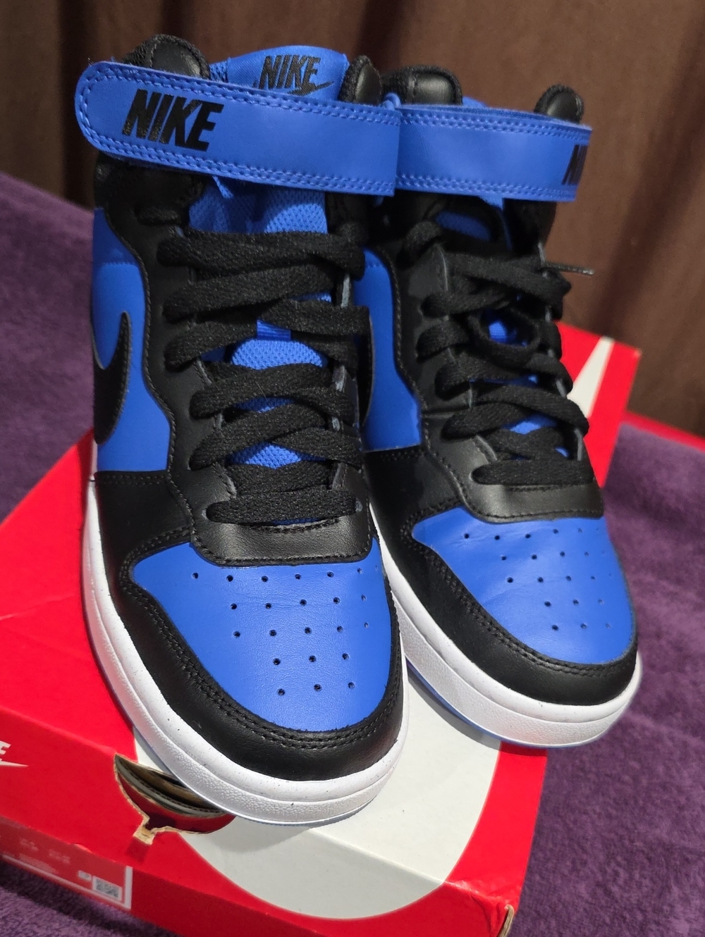 Nike  Women Or Kids High-Top Sneakers (Fit womens8.5)